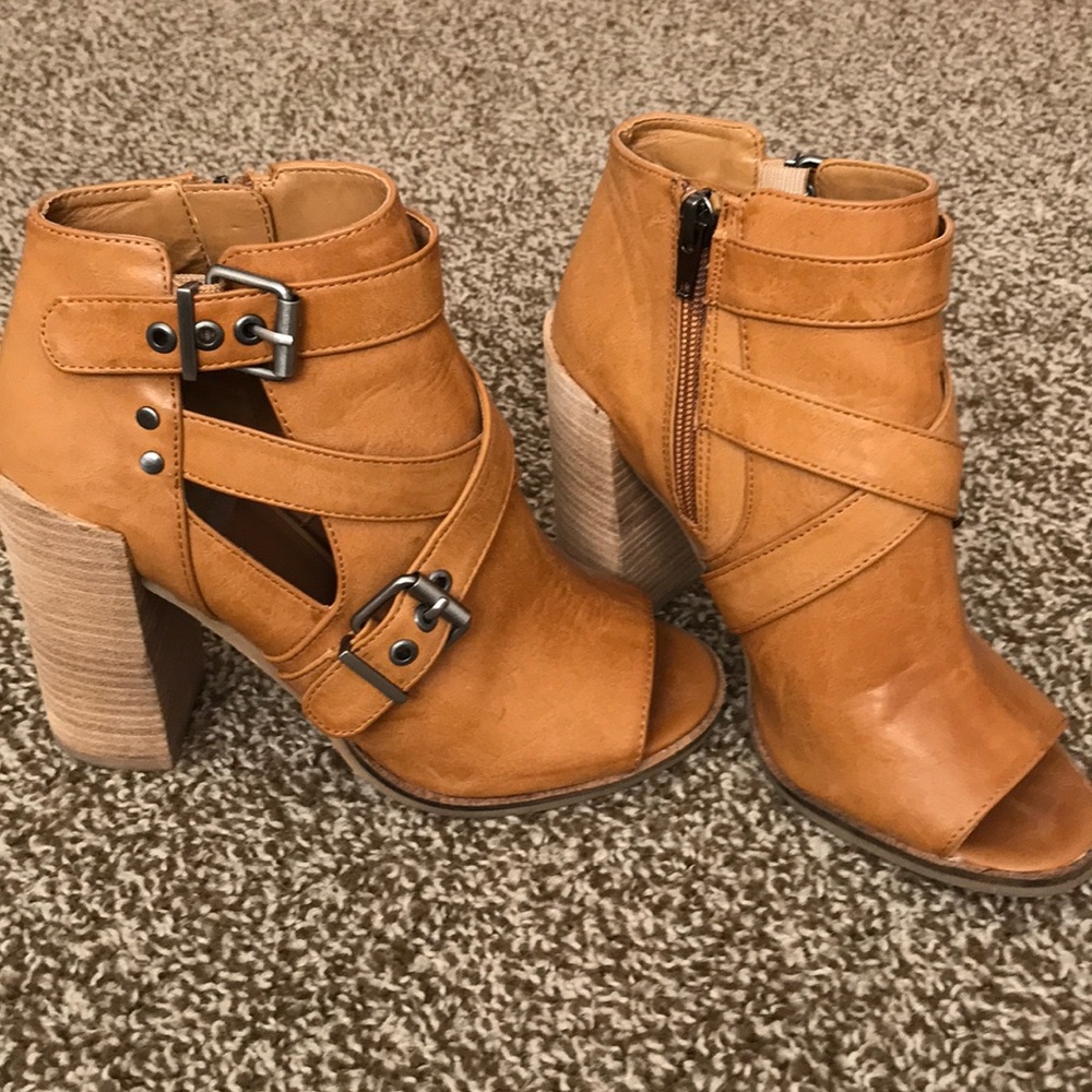 Dolce Vita Peep Toe Booties- Size 6